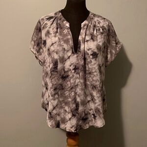 ASTR Women's Multicolor Tie Dyed High Low Hem Split Neck Short Sleeve